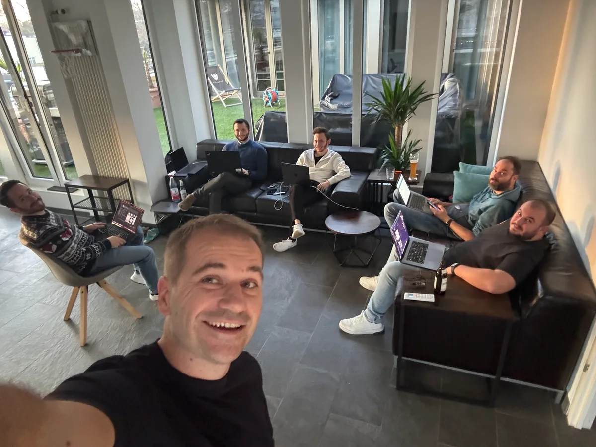 Arbeiten von der Couch im coodoo Büro