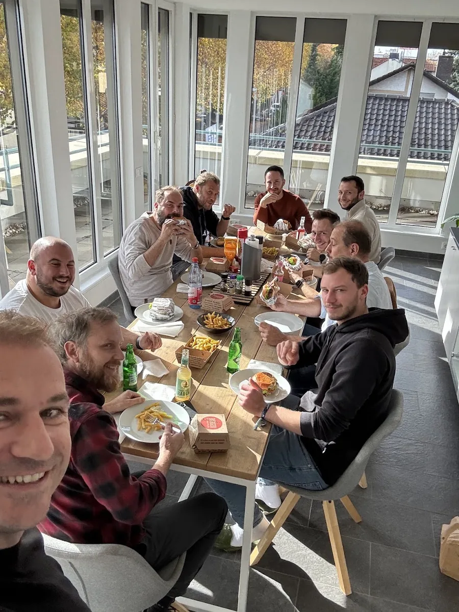 Gemeinsames Mittagessen im coodoo Büro