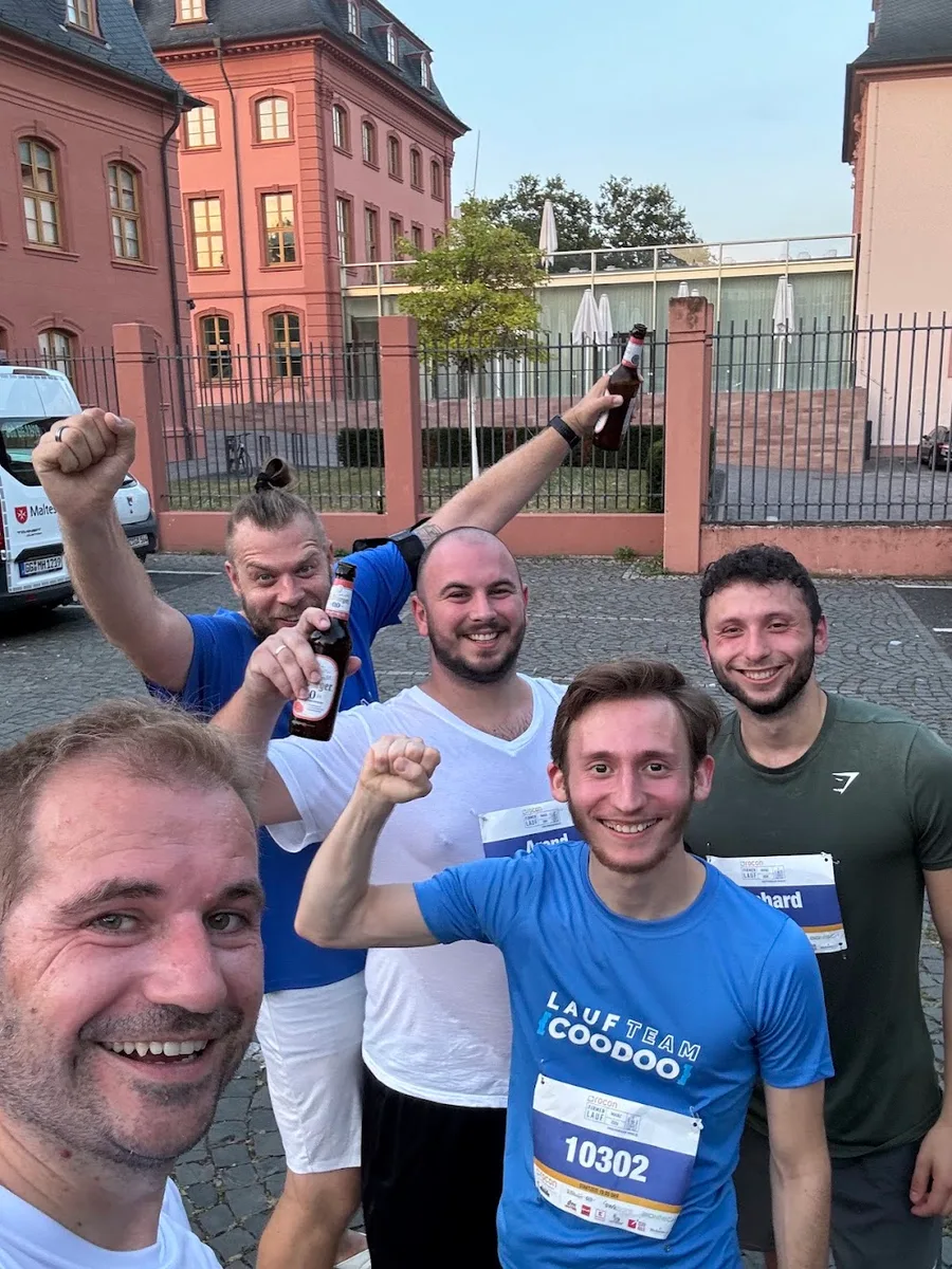 Nach dem Zieleinlauf beim Firmenlauf in Mainz